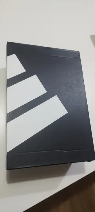 Zapatillas Adidas Negras y Blancas