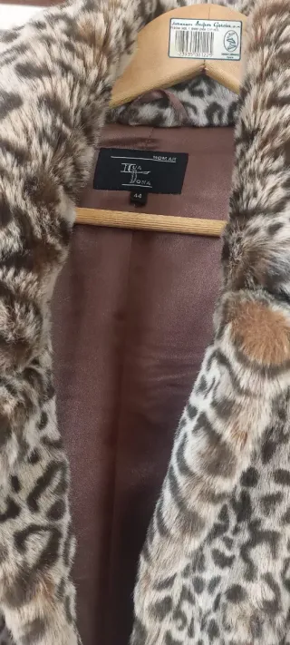Abrigo estampado animal print. Talla 44
