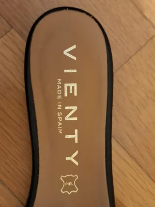 Sandalias planas de piel VIENTY Negro Dorado