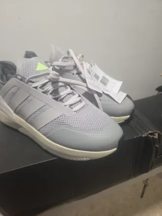 Zapatillas Adidas grises y verdes