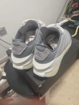 Zapatillas Adidas grises y verdes