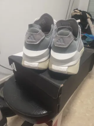 Zapatillas Adidas grises y verdes