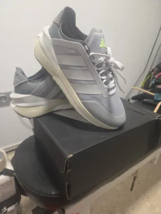 Zapatillas Adidas grises y verdes