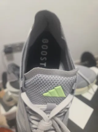 Zapatillas Adidas grises y verdes