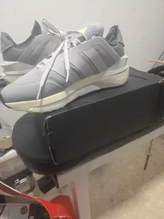 Zapatillas Adidas grises y verdes