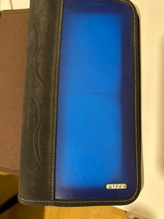 4 Carpetas porta CD’s en buen estado.