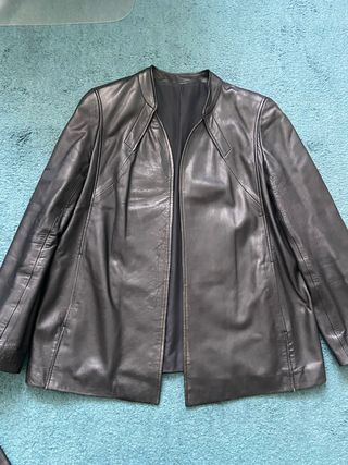 Chaqueta de piel negra