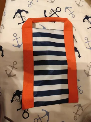 Bolso de rayas azul y blanco