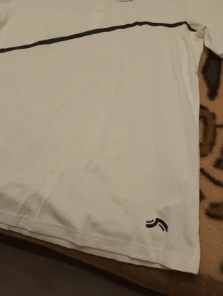 Camiseta blanca con franja negra