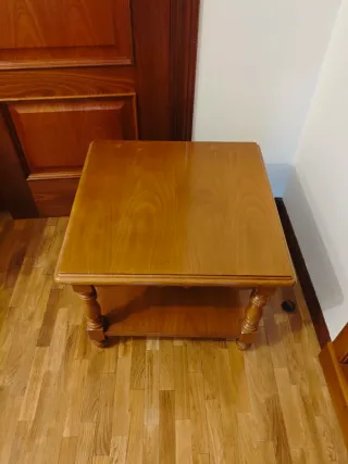 Mesa auxiliar de castaño, madera maciza