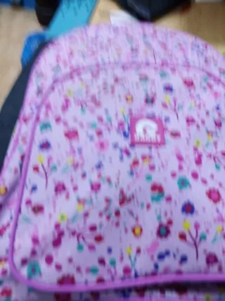 Mochila infantil con estampado floral