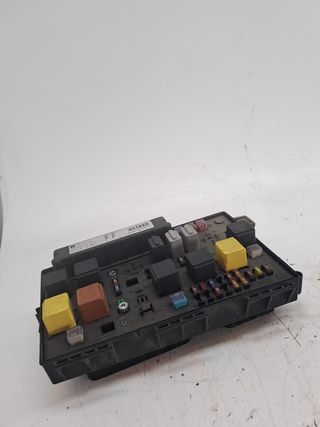 CAJA RELES / FUSIBLES OPEL ASTRA GTC (2)