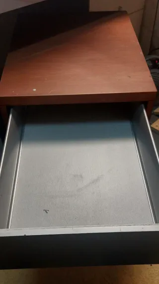 Cajón de oficina madera y metal