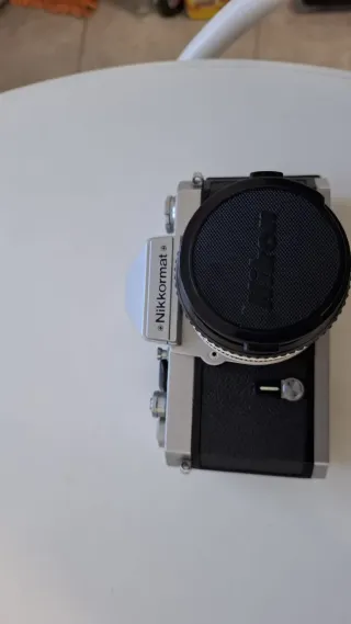 Cámara Nikkormat Analógica Plata y Negra
