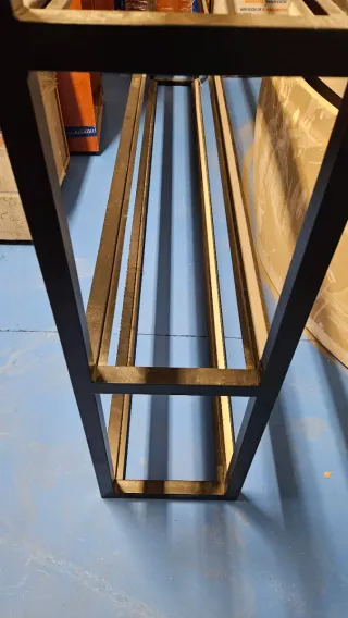 Estructura Estantería Metálica Negra Tras Barra