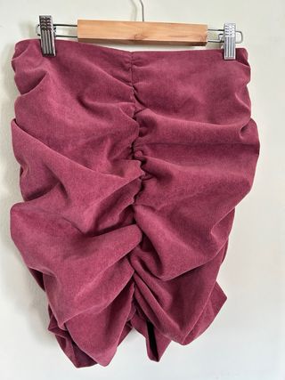 Falda mini Zara burdeos fruncida