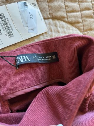 Falda mini Zara burdeos fruncida