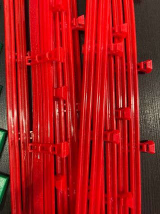 Curvas, vallas, elevadores y puente scalextric