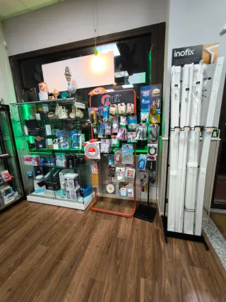 Material eléctrico: bombillas, enchufes y más