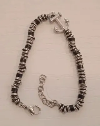 Braccialetto con ancora e perline