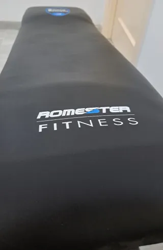 Banco de abdominales y 2 mancuernas