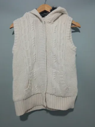 Chaleco mujer trenzado con capucha