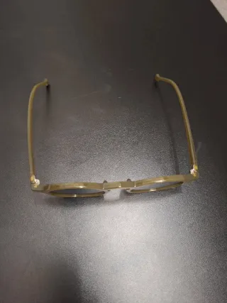 Occhiali da sole rotondi oro e neri