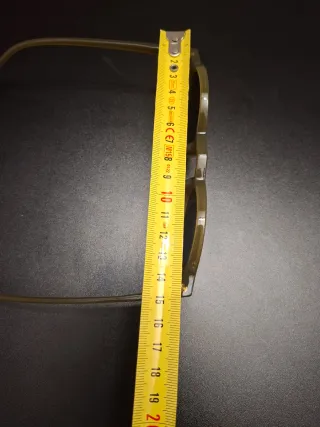 Occhiali da sole rotondi oro e neri