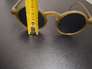 Occhiali da sole rotondi oro e neri