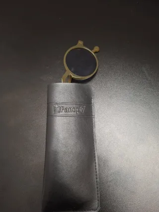 Occhiali da sole rotondi oro e neri