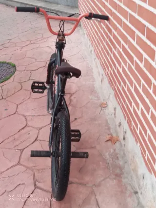 Bicicleta BMX negra
