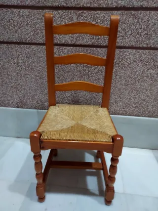 Silla de madera con asiento de esparto, Una unidad