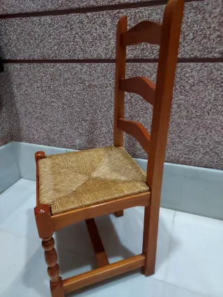 Silla de madera con asiento de esparto, Una unidad