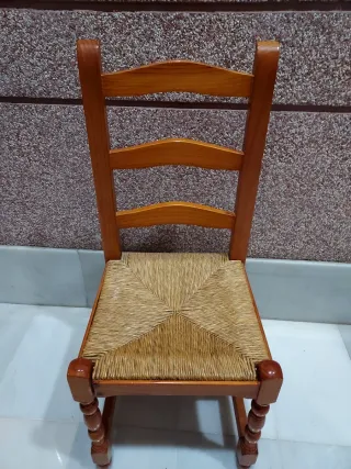 Silla de madera con asiento de esparto, Una unidad