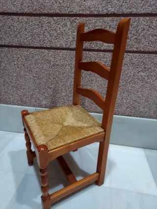 Silla de madera con asiento de esparto, Una unidad