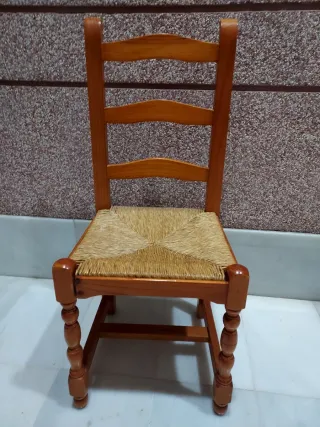 Silla de madera con asiento de esparto, Una unidad