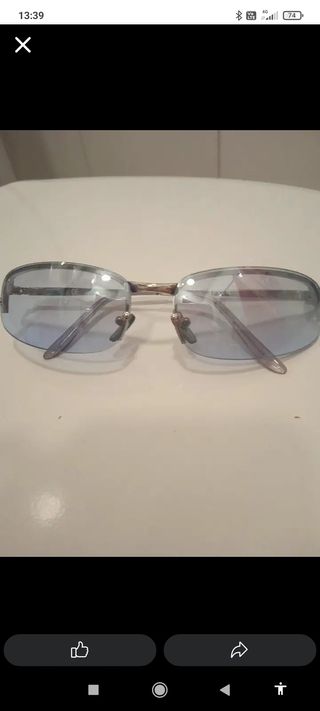 Occhiali da sole con cristallo blu