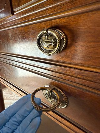 Mueble antiguo de madera elegante