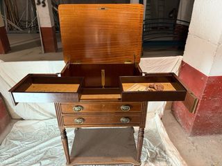 Mueble antiguo de madera elegante