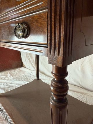 Mueble antiguo de madera elegante