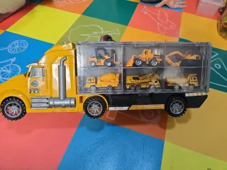 Camión de construcción con 12 vehículos