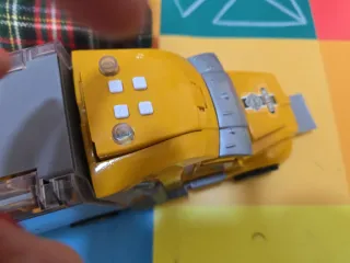 Camión de construcción con 12 vehículos