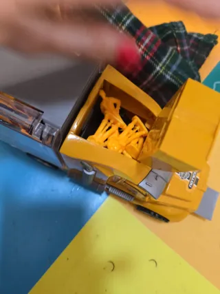 Camión de construcción con 12 vehículos