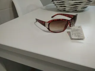 Occhiali da sole tartaruga