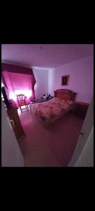 Se alquila habitación