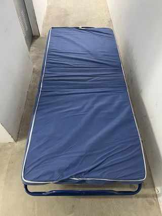 Cama Plegable Azul y Blanca
