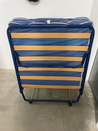Cama Plegable Azul y Blanca