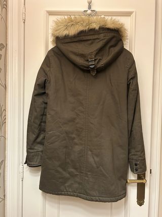 Parka verde militar con parches XS