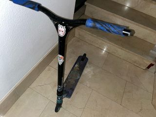 Patinete Scooter Negro con Puños Azules
