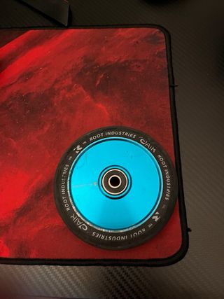 Patinete Scooter Negro con Puños Azules